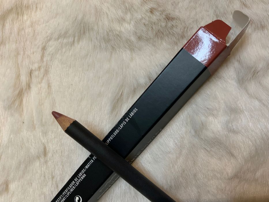 Lip Pencil MAC konturówką