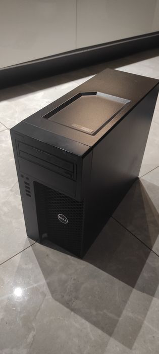 Sprzedam komputer stacjonarny.