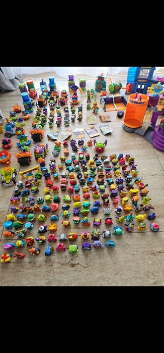 Figurki Super zinks i samochody  Hot wheels