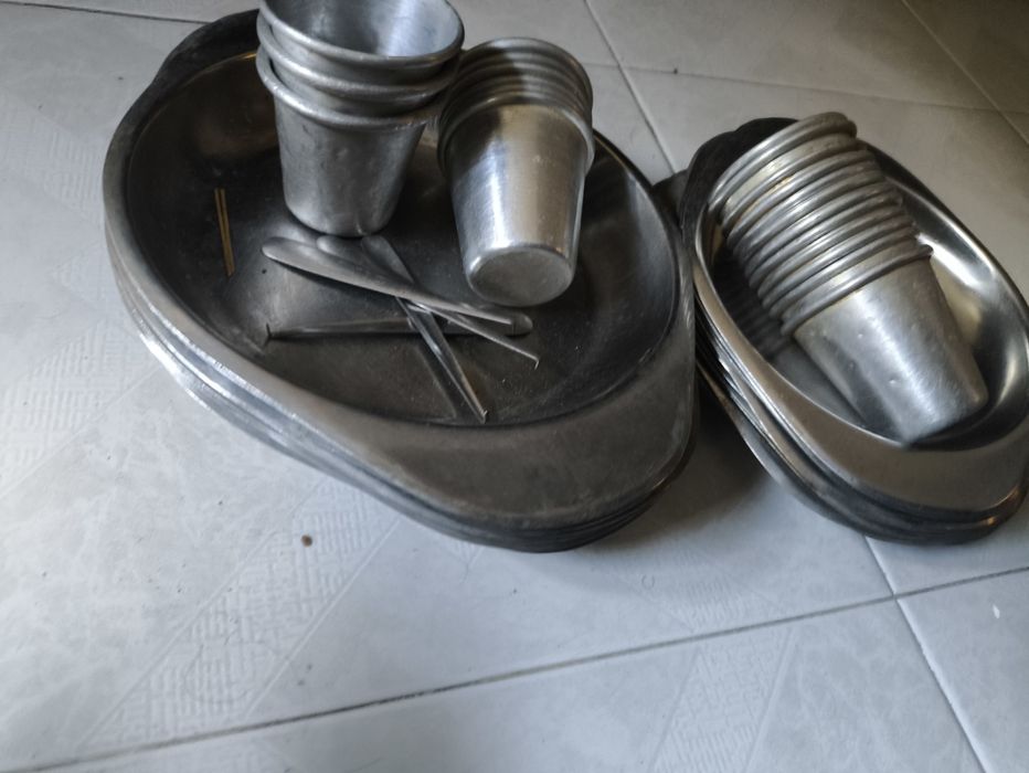 Pratos pires caracóis etc e copos pudim inox profissional