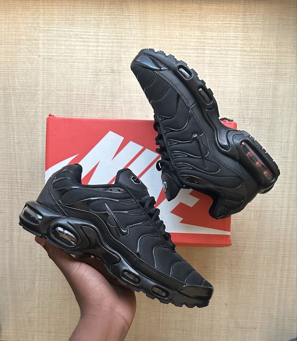 Nike tn preta e branca todos os tamanhos