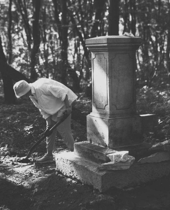 Прибирання могил, кладовищ