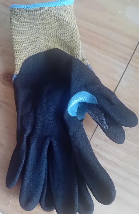 Luvas novas ant cortes