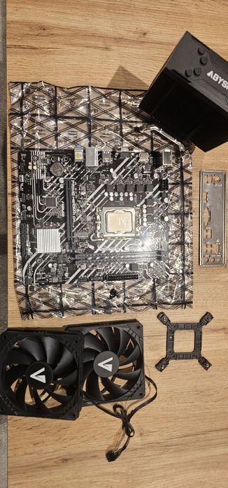 Kit Gaming Intel i7-14700KF + ASUS H610M-K D4 + Cooler