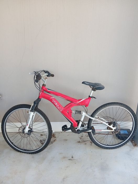 Bike antiga quem queira dar uma niva vida a ela