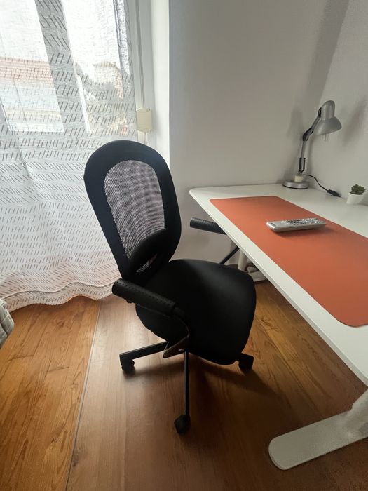 Cadeira de trabalho IKEA FLINTAN (preta) com apoios de braços