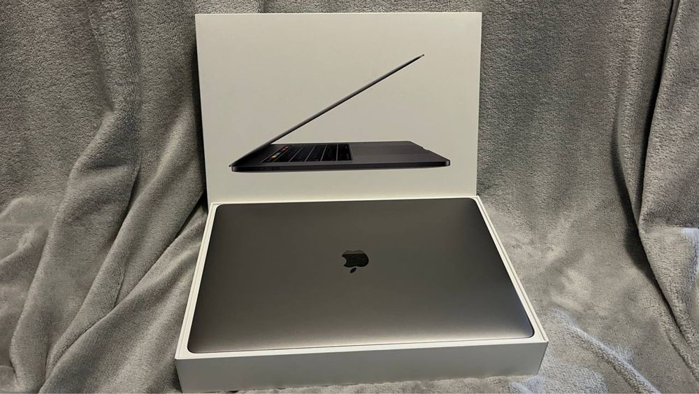 MacBook pro 15 2019 рік