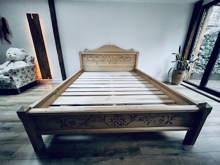 Łóżko góralskie recznie rzezbione lite drewno
