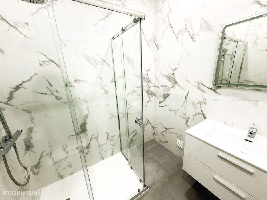Apartamento T1 Renovado para Arrendamento no Centro de Santa Cruz -...