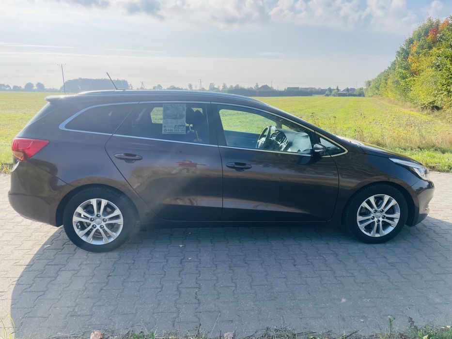 KIA CEED  1.6 CRDI    cee’d Xenon  Navi