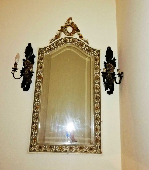 Conjunto credência e espelho (antiguidade)