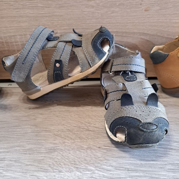 Buty dziecięce sandały, marki Kornecki skóra 100% rozmiar 23