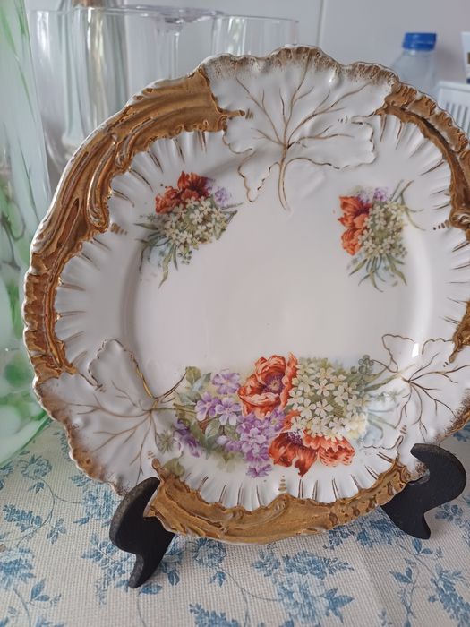 Vendo um lindo prato decorativo.