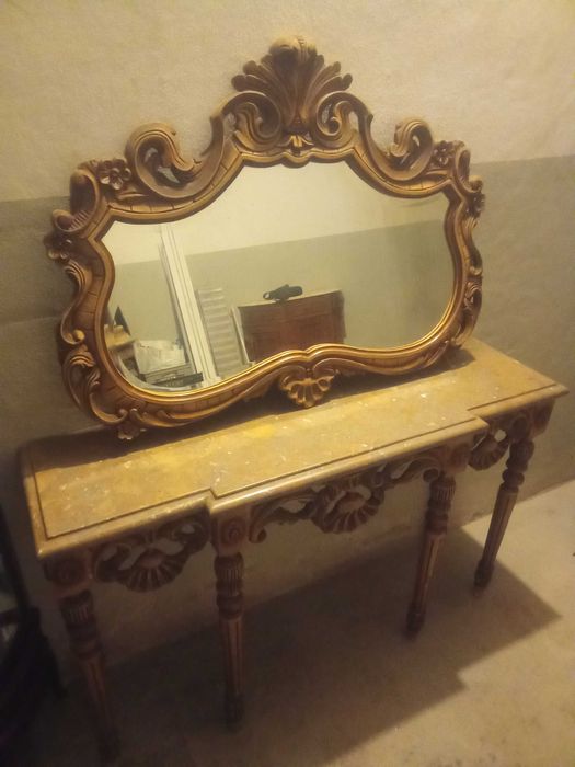 Credência e espelho