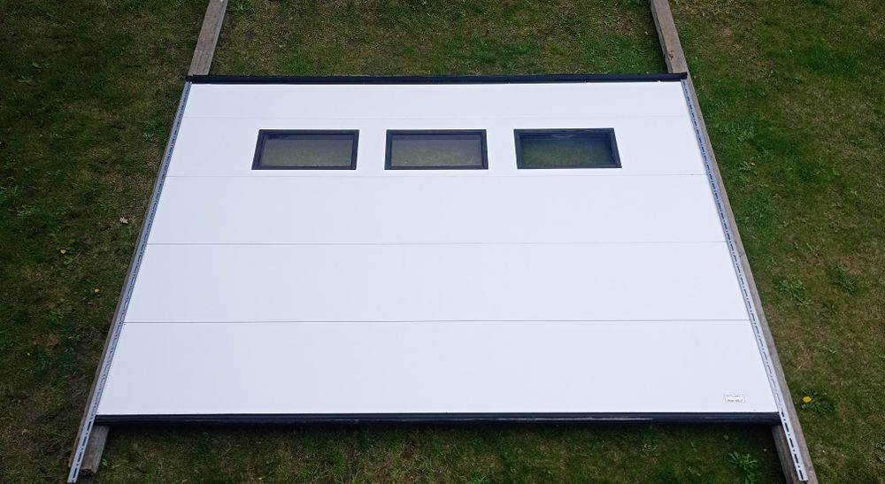 Brama i segmentowa garażowa panelowa aluminiowa