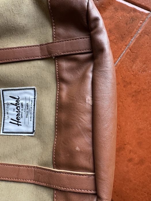 Herschel retreat 23L