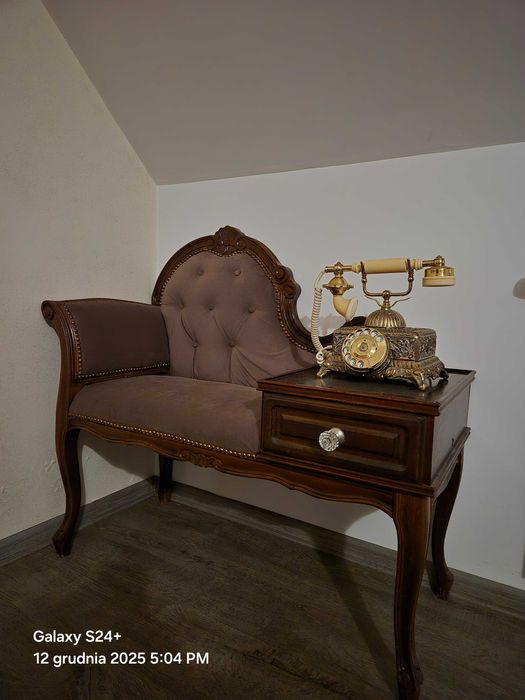 Szezlong stolik na telefon z siedziskiem