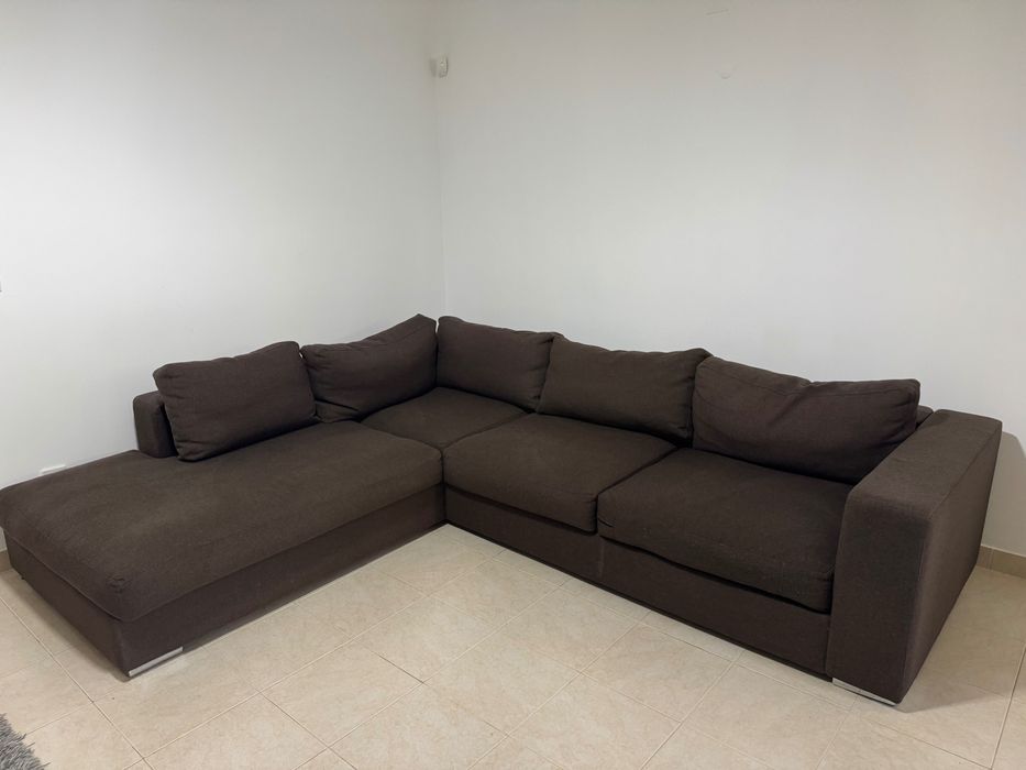 Sofá de Design BoConcept (L) + Mesa de Apoio em Madeira