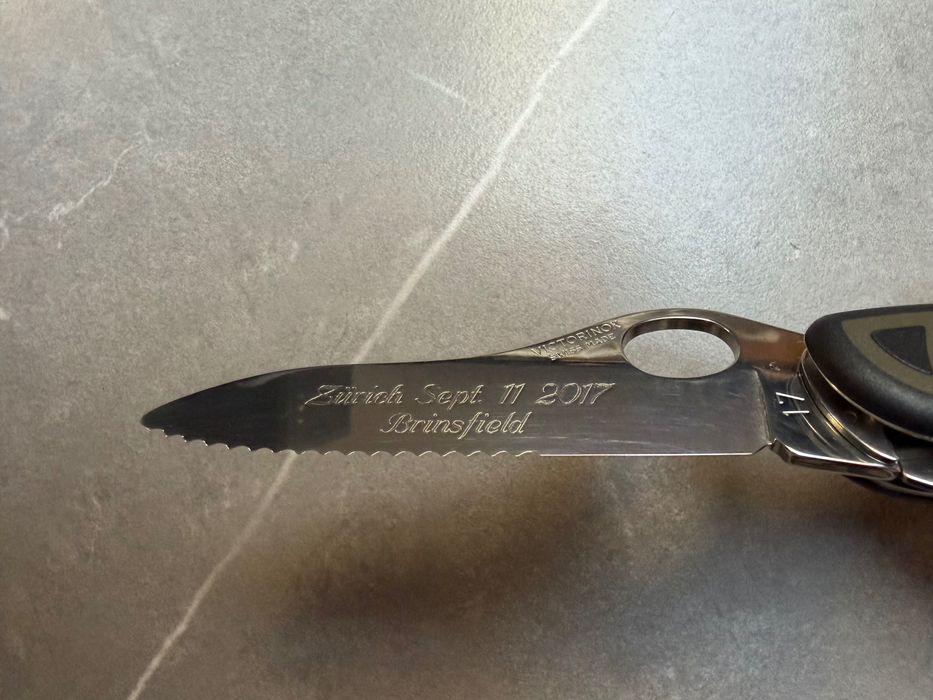 Zielony nóż kieszonkowy Victorinox Soldier One-Hand 0.8461.MWCH