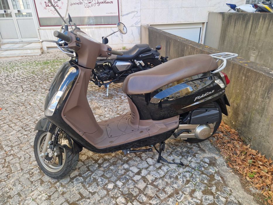 Vendo SYM Fiddle II 125 em muito bom estado, com menos de 1500km. Excelente oportunidade!
