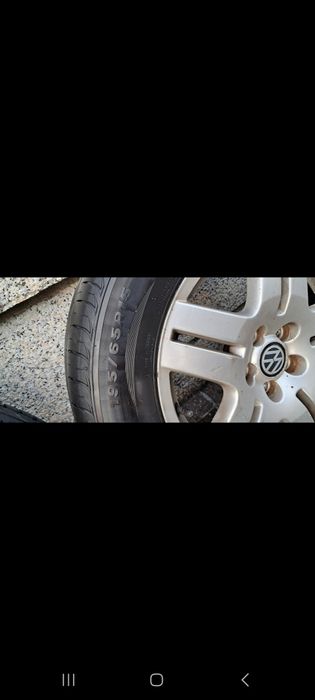 Vendo 5 Pneus Semi-Novos com Jantes em Aluminio