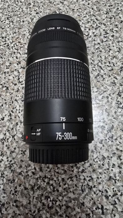 Canon D2000 Camera64740810553729121