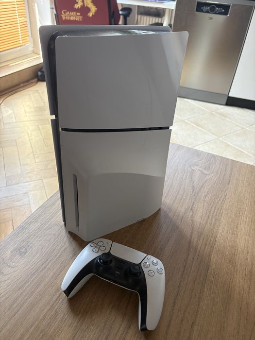 PS5 slim z napedem 1Tb 1 pad z orginalnym pudelkiem.