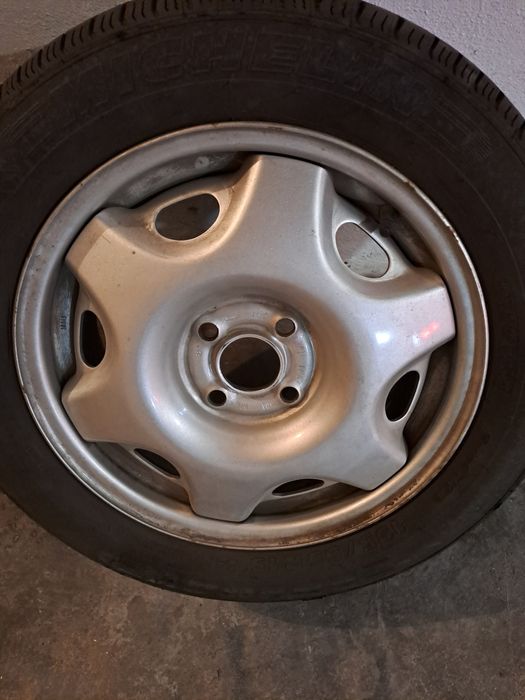 Jante com pneu 15"