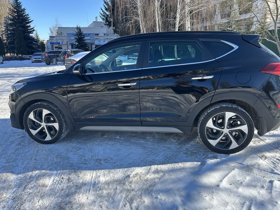 Офіційне авто ,максимальна комплектація