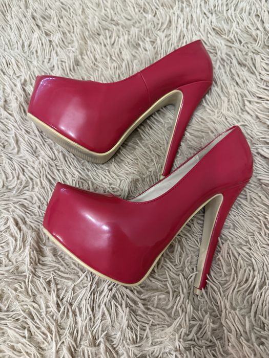 Туфлі червоні лакові 37 розмір