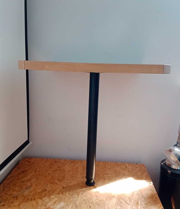 Solidny stolik na jednej nodze, kuchnia, balkon