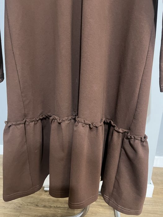 Sukienka klasyczna z falbaną, oversize
