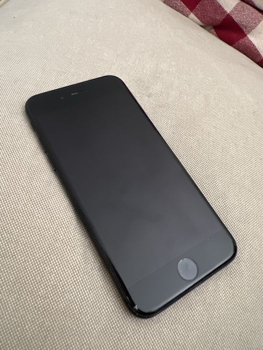 Iphone SE usado de cor preta