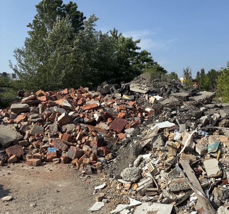 Бій цегли на дорогу