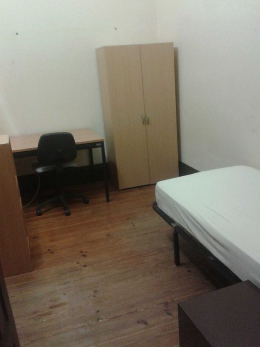 Quarto individual contrato, quase tudo incluido alugar, aluguer, arrendar.