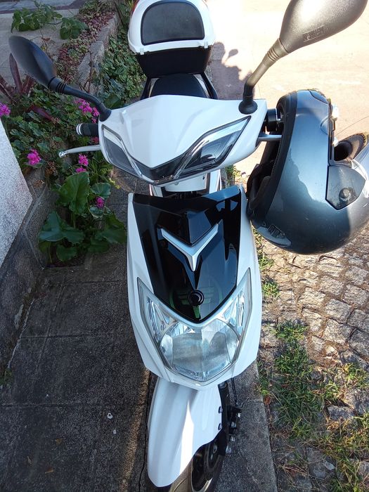 Scooter elétrica sem carta como nova Voltrich