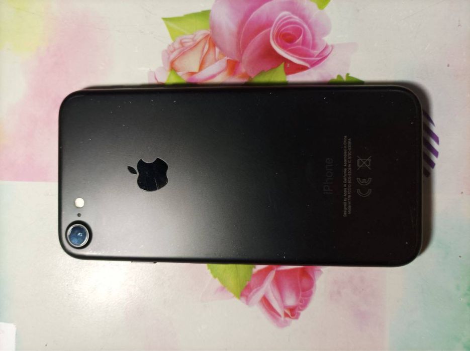 Продам айфон 7 в гарному стані на 128гб