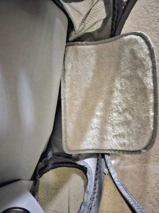 Mochila para transporte de cães, gatos e aves de pequeno porte.