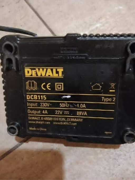 Ładowarka dewalt DCB115