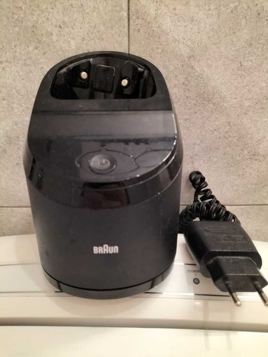 Baza czyszcząca używana do golarki Braun seria 5 + golarka