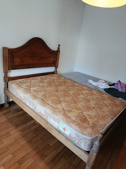 Cama de casal com colchão