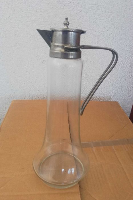 Jarro alto (30cm) de vidro antigo com tampa e pega em metal