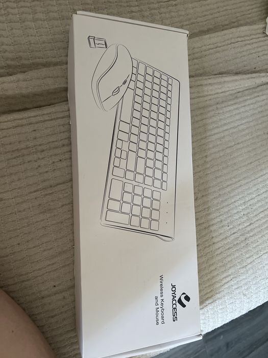 Беспроводная  клавиатура и мышь