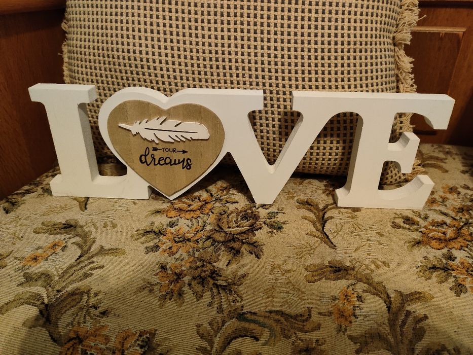 Napis LOVE drewniany