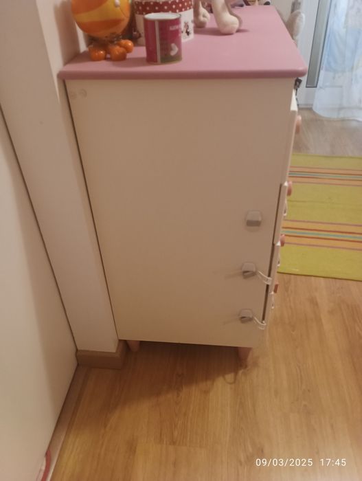 Roupeiro e cómoda de criança