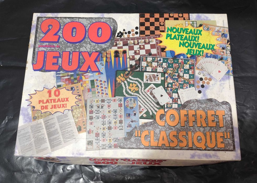 Vários jogos de tabuleiro e educativos