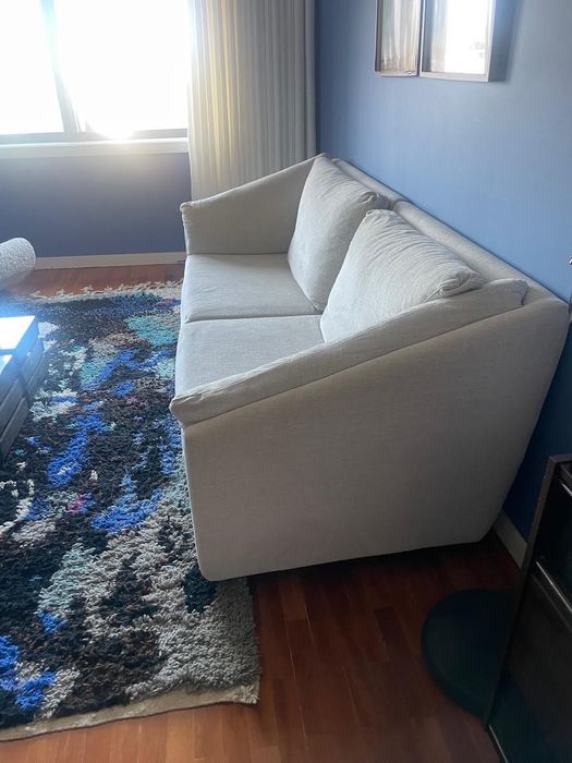 sofa creme e outros moveis