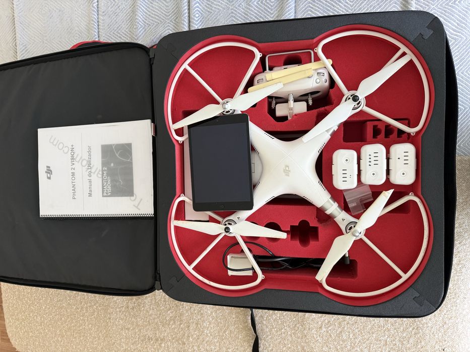 DJI Phantom 2 Vision+ com 3 baterias, iPhone mini e acessórios