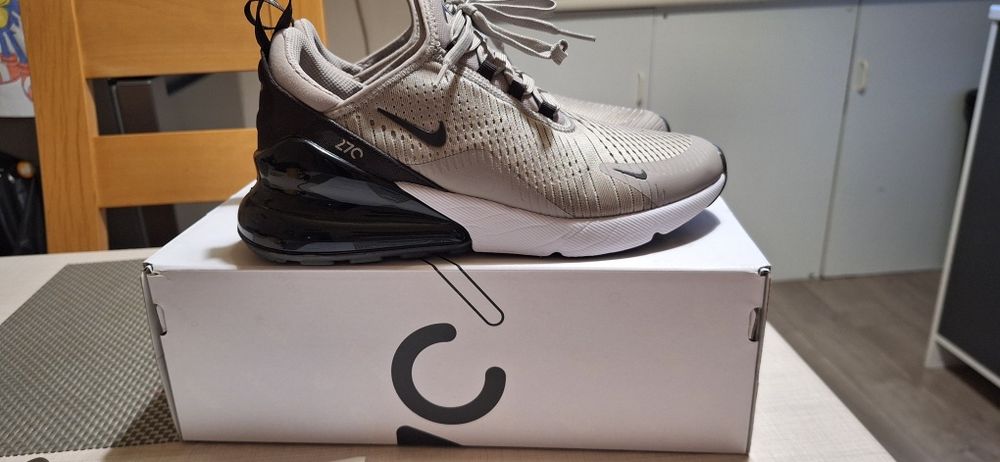 Nike Air Max 270 beżowe 40 — stan jak nowe
