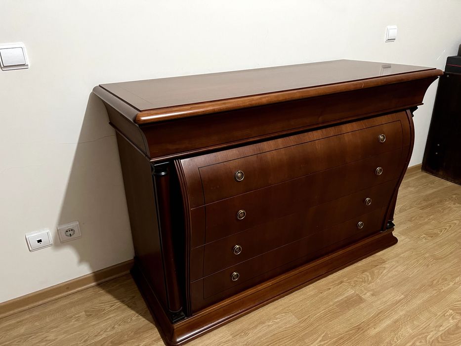 Cómoda em madeira maciça e espelho